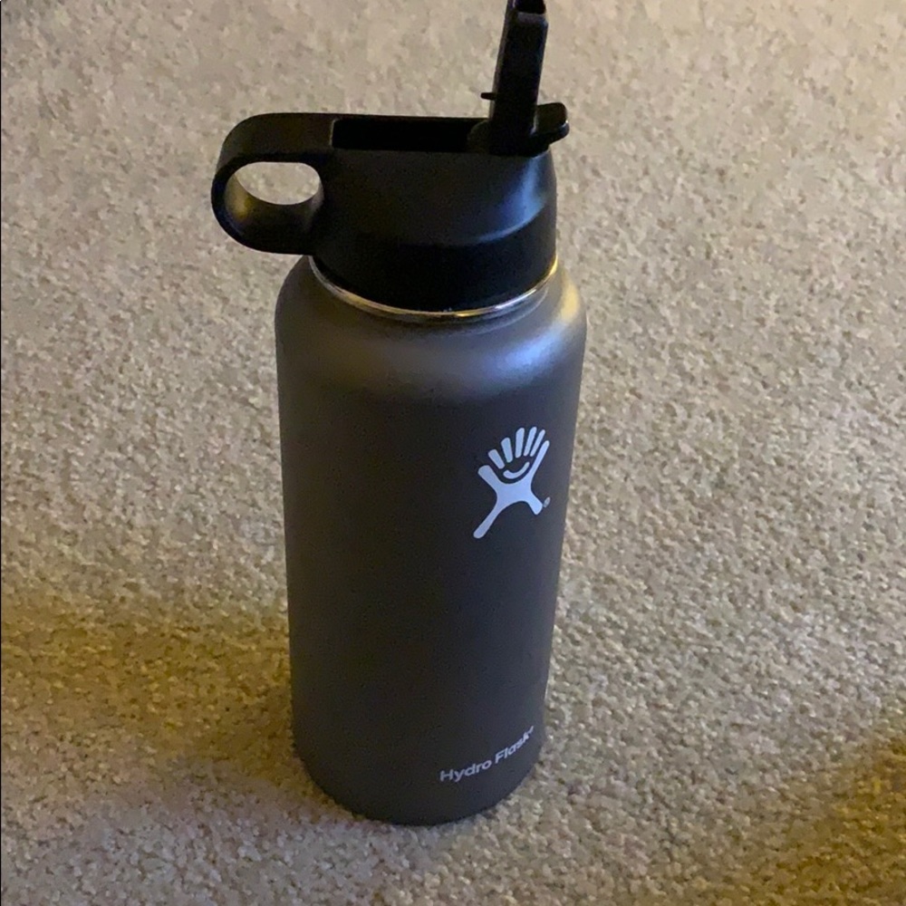 Hydro flask with drinking spout